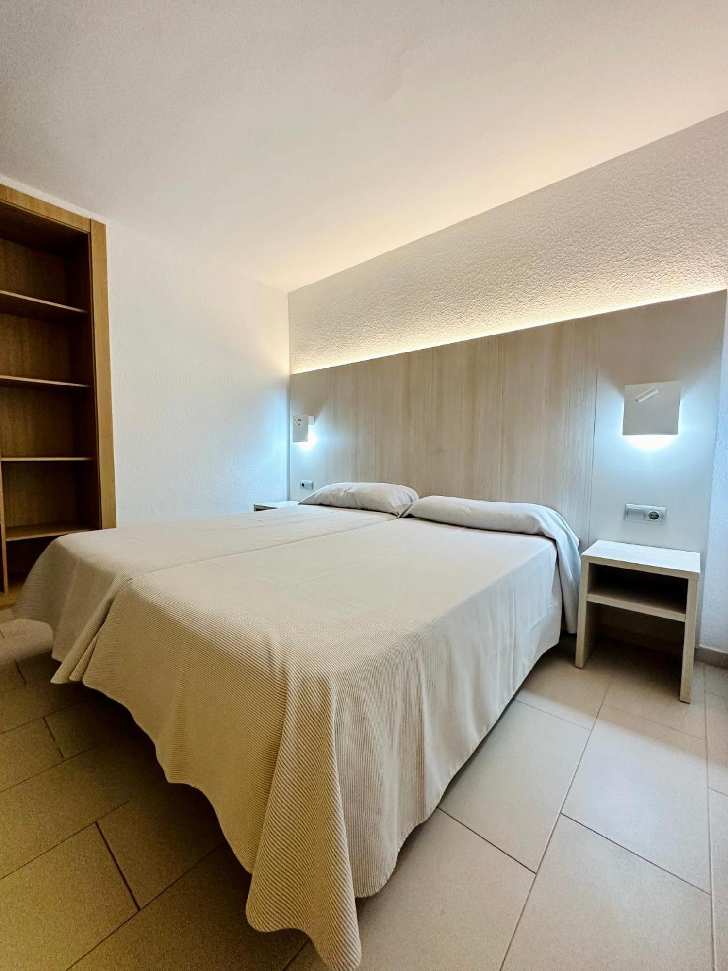 Apartamentos Jet - Adults Only Playa d'en Bossa Luaran gambar