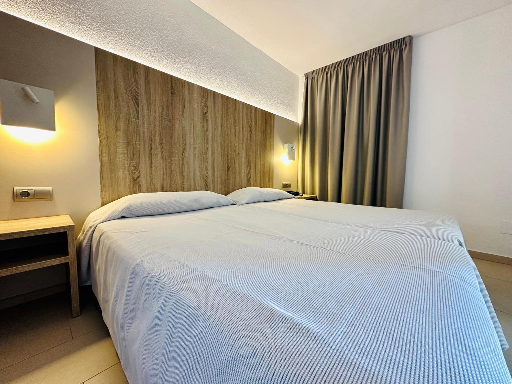 Apartamentos Jet - Adults Only Playa d'en Bossa Luaran gambar