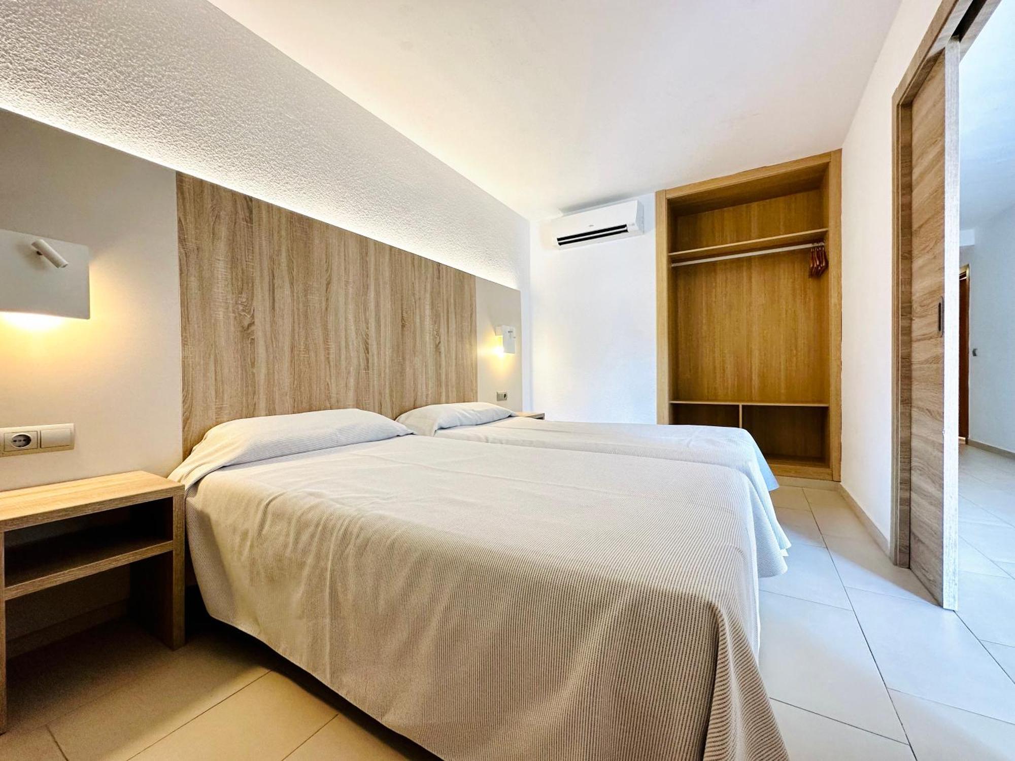Apartamentos Jet - Adults Only Playa d'en Bossa Luaran gambar